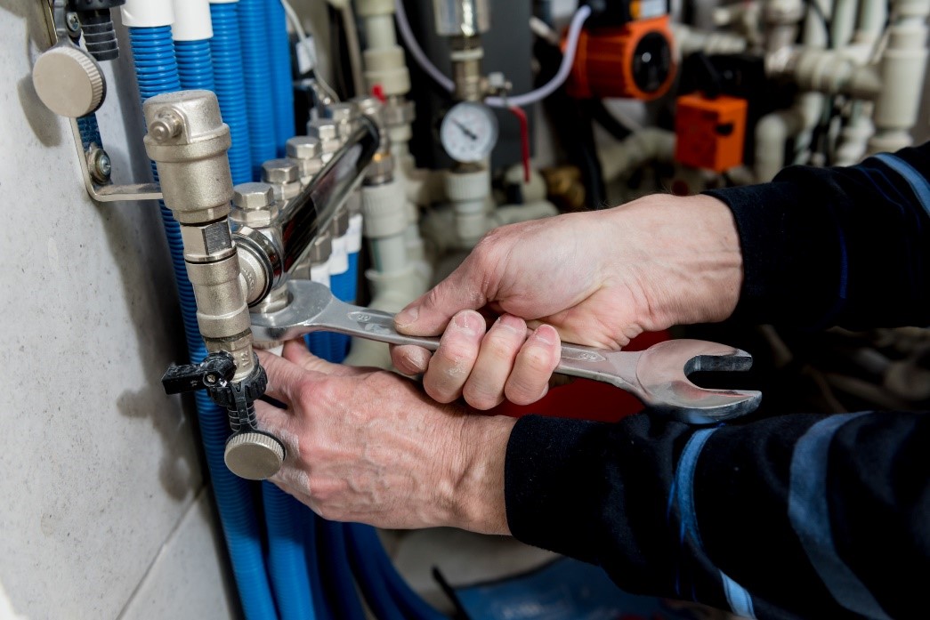 Fixing AC parts with wrench