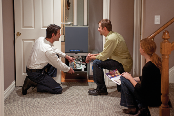 AC Tech Talking to Homeowners